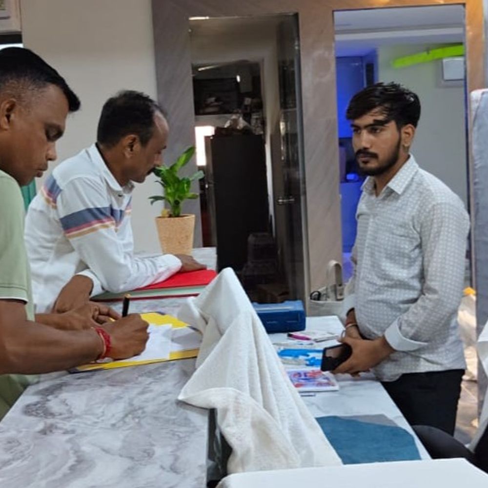 જગન્નાથ રથયાત્રા પૂર્વે વડોદરા શહેરમાં પોલીસનું સઘન ચેકિંગ:હોટેલ સંચાલકોને કોઈપણ વ્યક્તિને માન્ય ઓળખકાર્ડ વિના રૂમ ન ફાળવવાની સ્પષ્ટ સૂચના આપી