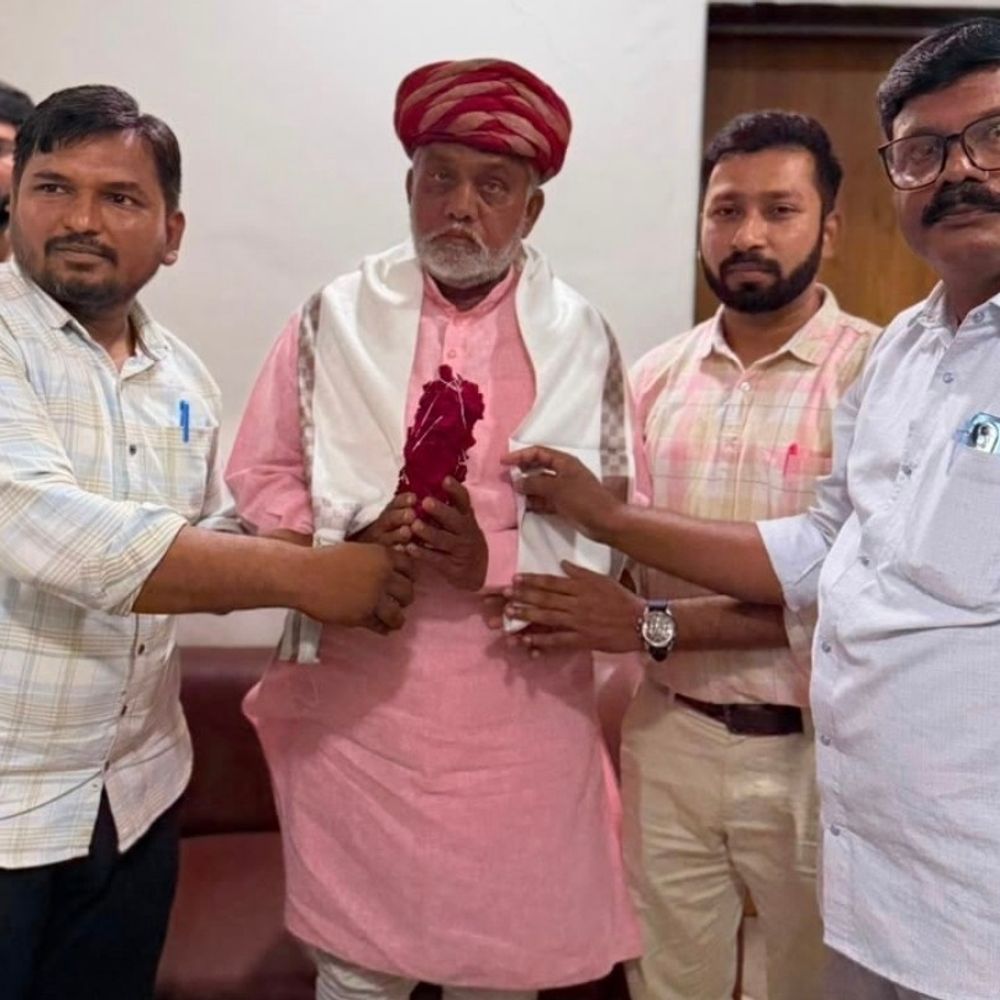 કાલોલ ધારાસભ્ય ફતેસિંહ ચૌહાણે જનસંપર્ક કાર્યક્રમ યોજ્યો:પ્રજાના પ્રશ્નોના તાત્કાલિક નિરાકરણ માટે અધિકારીઓને સૂચના આપી