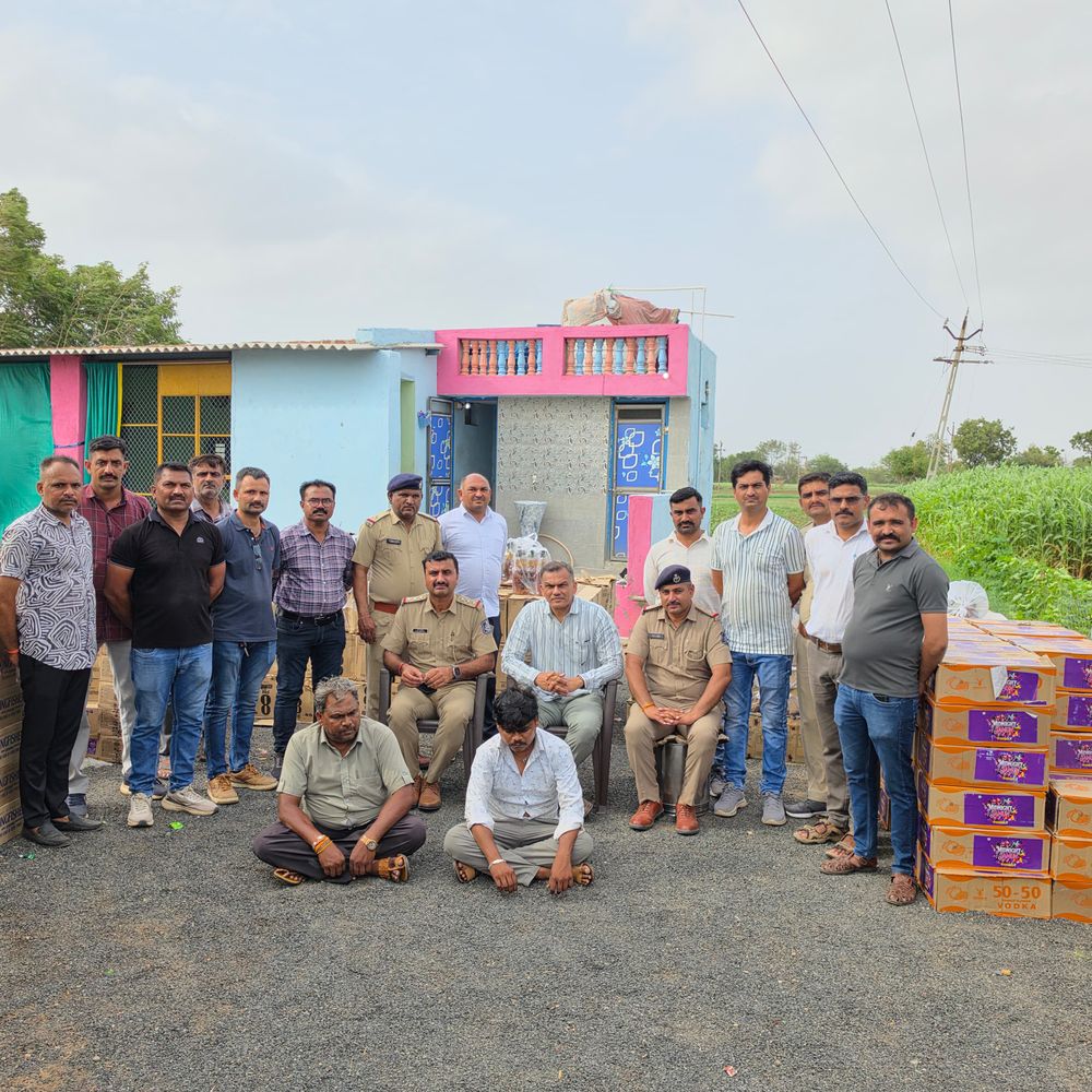વાંકાનેરના ગુંદાખડામાં 29.47 લાખનો દારૂ ઝડપાયો:વાડીના મકાનમાંથી 531 પેટીઓ સાથે બે ઝડપાયા, બેની શોધખોળ