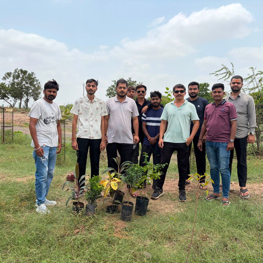સુરેન્દ્રનગરમાં 101 વૃક્ષોનું વાવેતર:'એક પેડ માં કે નામ' અભિયાન અંતર્ગત પર્યાવરણ જતન