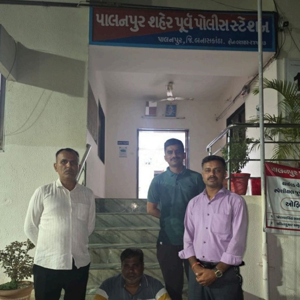 મોબાઈલમાં રૂ.22 લાખથી વધુ ઓનલાઈન બેલેન્સ ઝડપાયું:પાલનપુરમાં સટ્ટો રમાડતો ગાદલવાડાનો શખ્સ ઝબ્બે