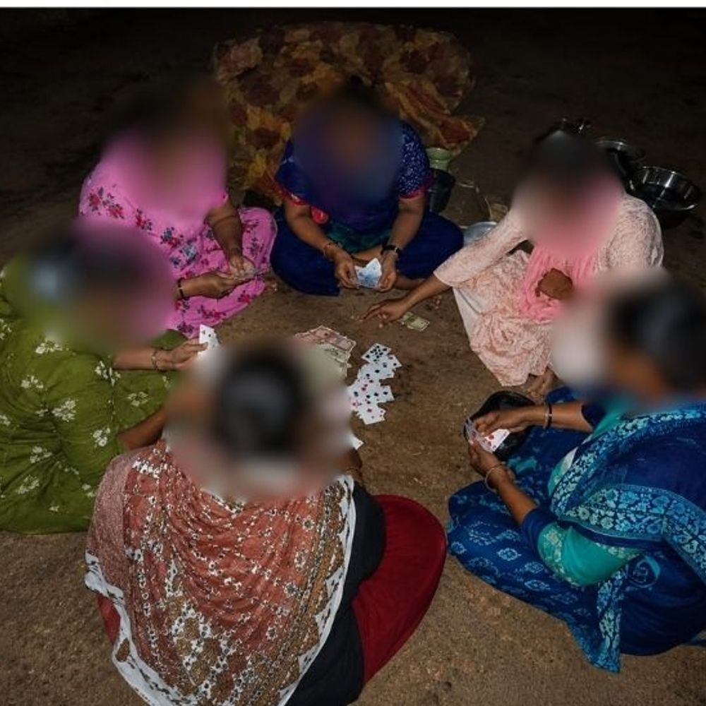 ફુલસરમાંથી જુગાર રમતી છ મહિલા ઝડપાઈ:પોલીસે રોકડ 17.460 તેમજ જુગાર સાહિત્ય કબ્જે કરી, છ સામે ગુનો દાખલ કર્યો