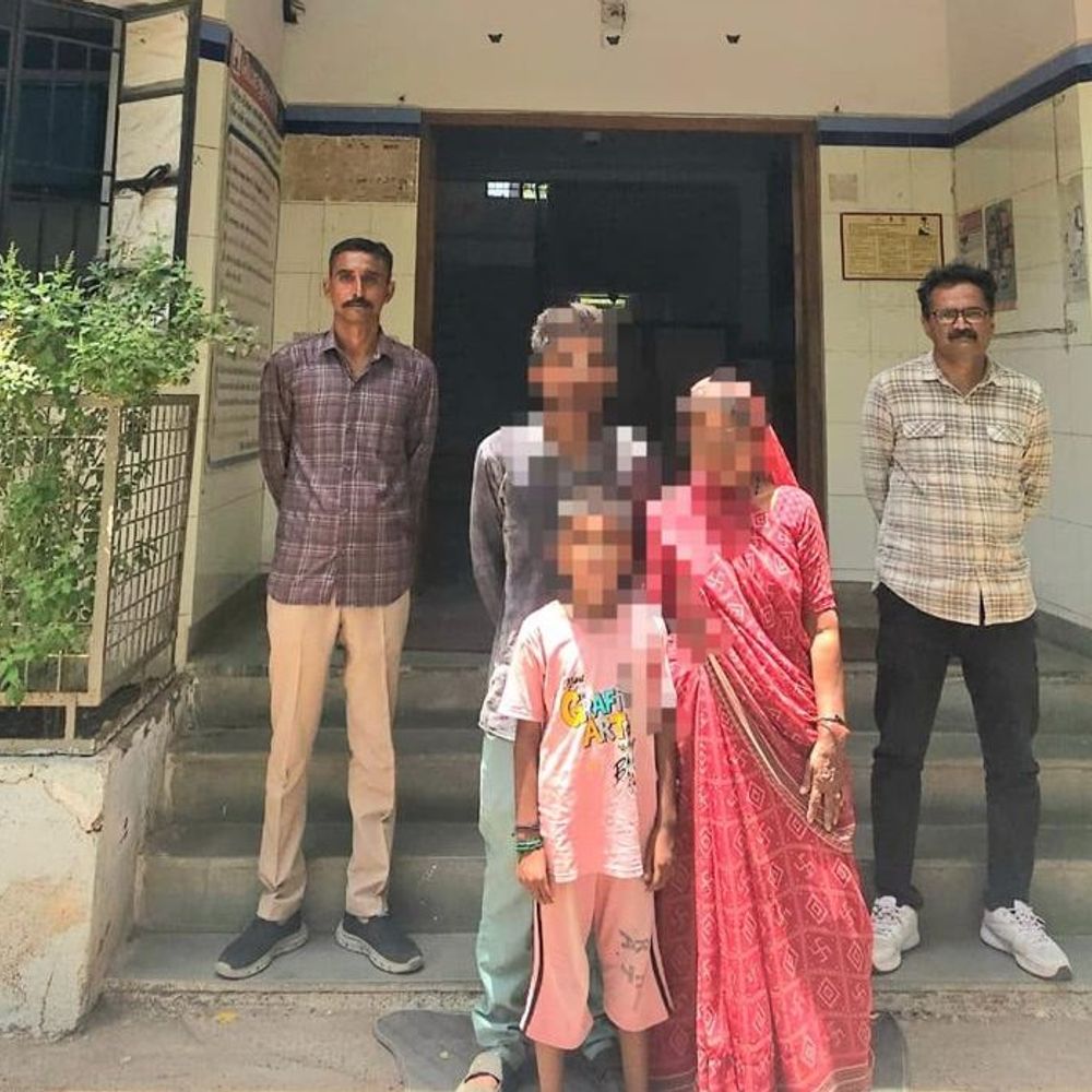 ગઢડા પોલીસે ગુમ થયેલા 11 વર્ષીય બાળકને શોધી કાઢ્યો:PI ચોપરાના માર્ગદર્શન હેઠળ પરિવાર સાથે સુરક્ષિત પુનર્મિલન કરાવ્યું