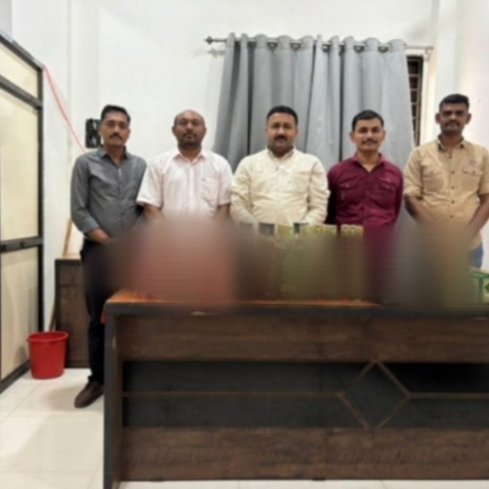 સુરેન્દ્રનગરના કૃષ્ણનગરમાં ખાડામાંથી વિદેશી દારૂ ઝડપાયો:₹93,860નો જથ્થો જપ્ત, A ડિવિઝન પોલીસે કાર્યવાહી કરી
