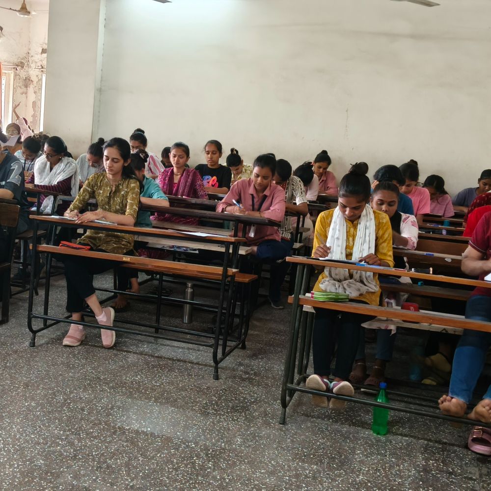 B.A.- M.A.ના 3,000 વિદ્યાર્થીઓની વર્ષભર પરીક્ષા ન લેવાઈ:સૌરાષ્ટ્ર યુનિ.ના પાપે વિદ્યાર્થીઓનું ભવિષ્ય અધ્ધરતાલ, 100 પરિણામો અટકતાં શિક્ષણમંત્રીને રજૂઆત