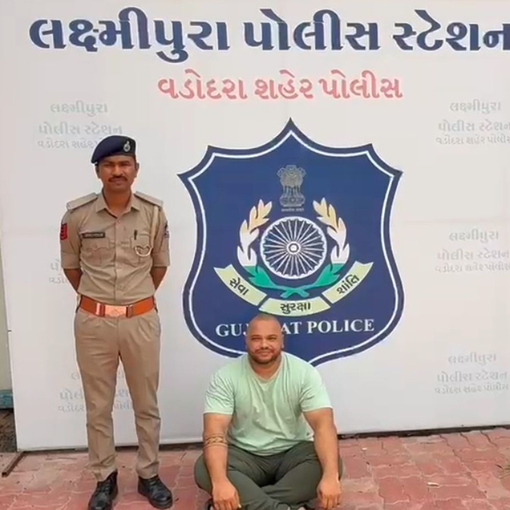 6 લાખ સામે 34 લાખ ચૂકવ્યા છતાં વધુ નાણાંની માંગણી:વડોદરામાં 10 ટકા વ્યાજે નાણા ધીરીને જાનથી મારી નાખવાની ધમકી આપનાર વ્યાજખોરની લક્ષ્મીપુરા પોલીસે ધરપકડ કરી, 3 ફરાર