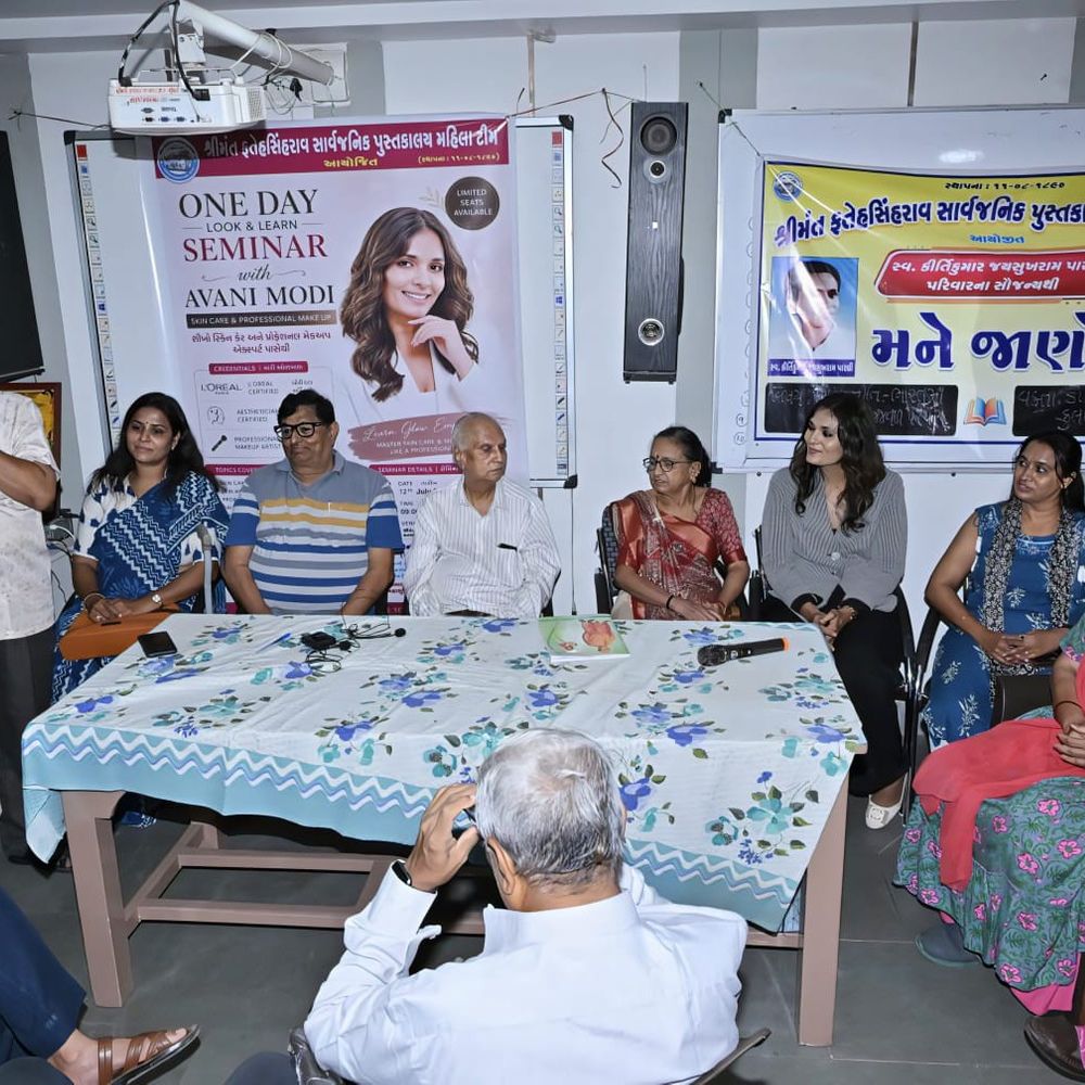 પાટણ પુસ્તકાલયે મહિલાઓ માટે બ્યુટીપાર્લર સેમિનાર યોજ્યો:ગંગાબા રોજગાર કેન્દ્રમાં અવનિબેન મોદીએ સ્કિન કેર, મેકઅપ શીખવ્યા