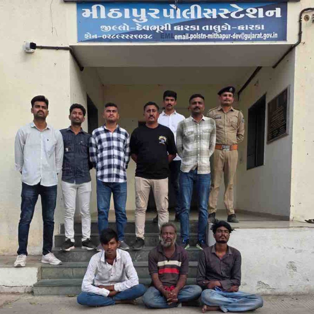 મીઠાપુર પોલીસે અધેડ હત્યાનો ભેદ ઉકેલ્યો:જમાઈ સહિત ત્રણ આરોપી ઝડપાયા, પારિવારિક મનદુઃખ કારણ