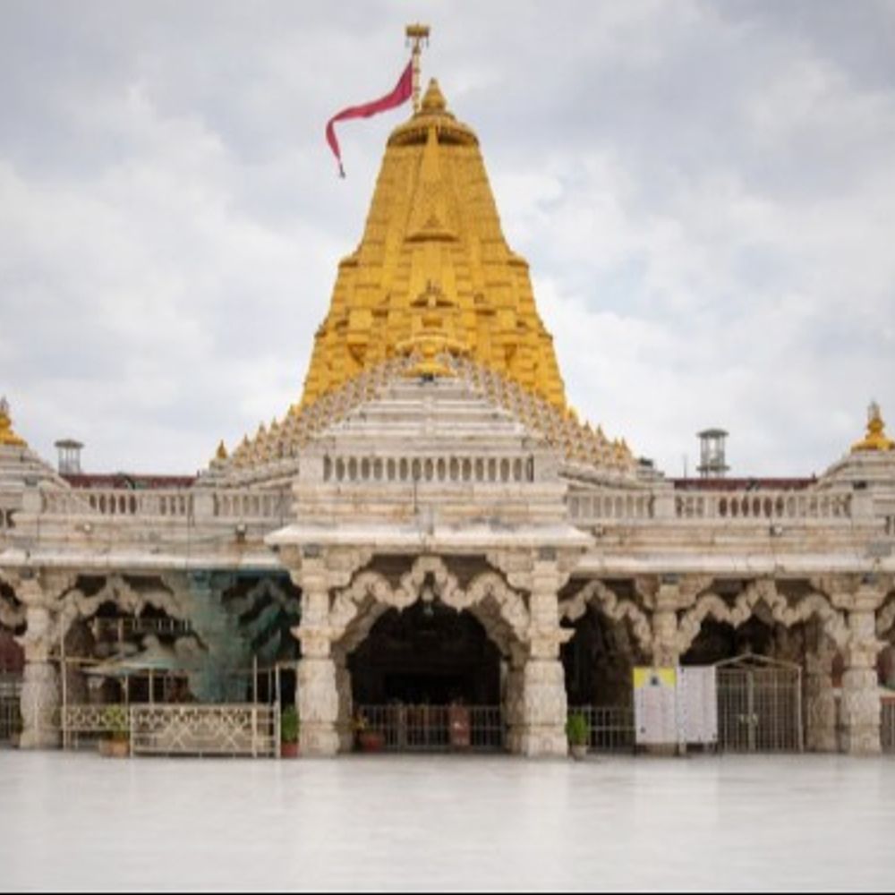 અંબાજીમાં રાત્રિ પૂજાની માંગ કરતું અમદાવાદનું ટ્રસ્ટ:કોર્ટે કહ્યું- આ આરાસુર ટ્રસ્ટની વિવેકશક્તિ ઉપર આધારિત, અરજદાર હક્ક દાવો કરી શકે નહીં