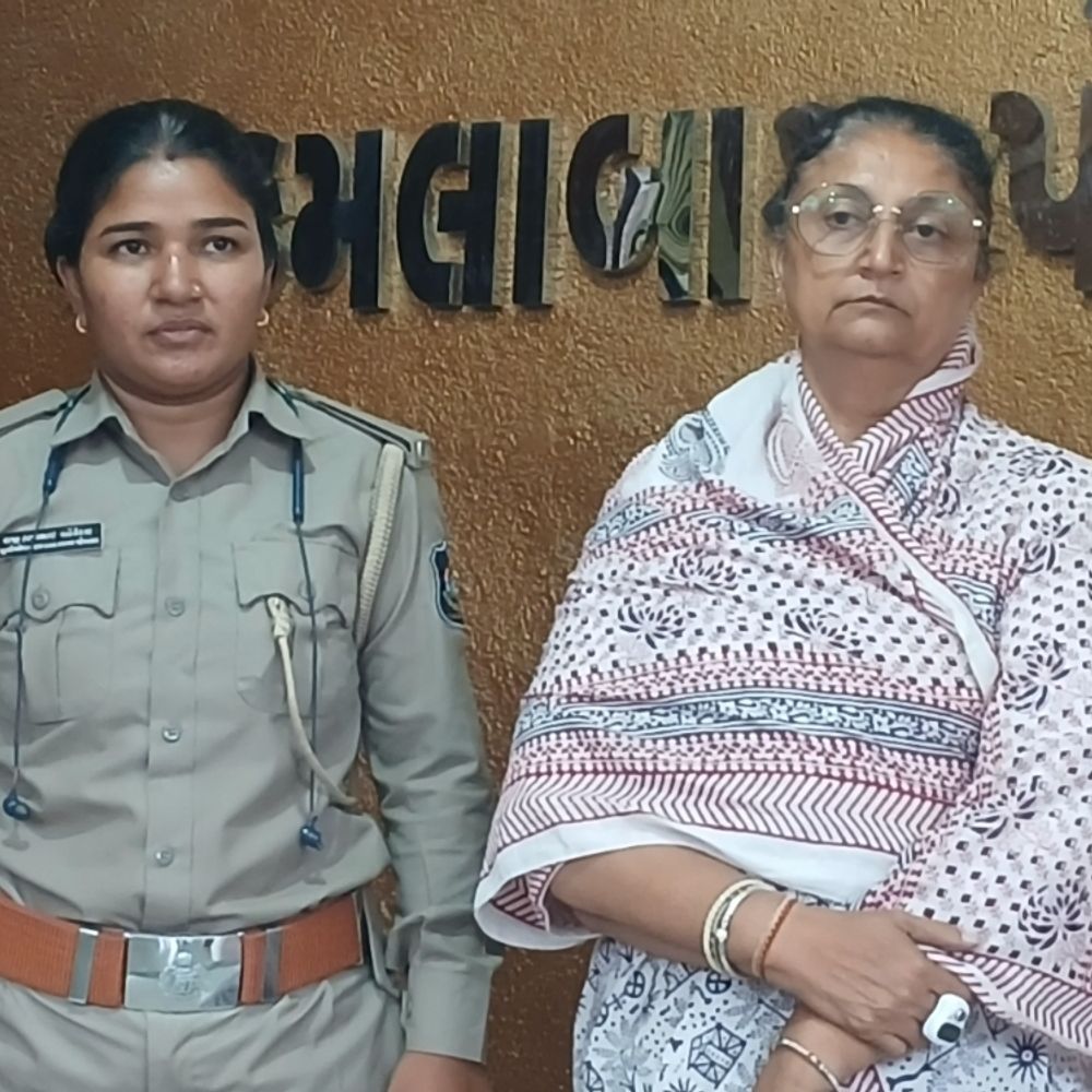 જૂનાગઢ જેલમાંથી હિરલબેન જાડેજાને પોરબંદર લવાયા: 13 પ્લોટ પર ગેરકાયદે કબજાના લેન્ડ ગ્રેબિંગના ગુનામાં ધરપકડ