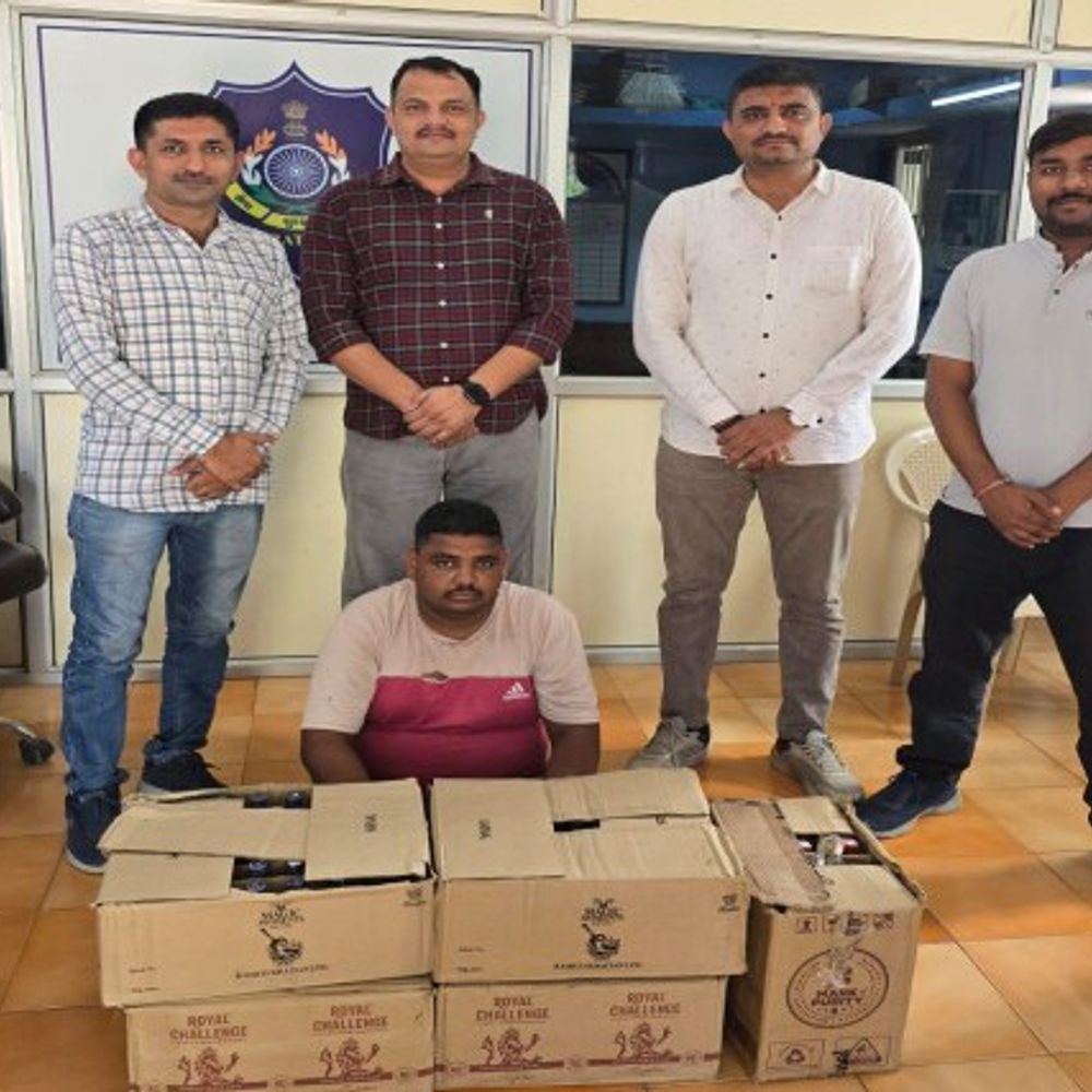 આણંદમાં રથયાત્રા પૂર્વે પોલીસ પોલીસની કાર્યવાહી:નાવલીમાંથી રૂપિયા 78 હજારના વિદેશી દારૂ સાથે બુટલેગર જેલહવાલે