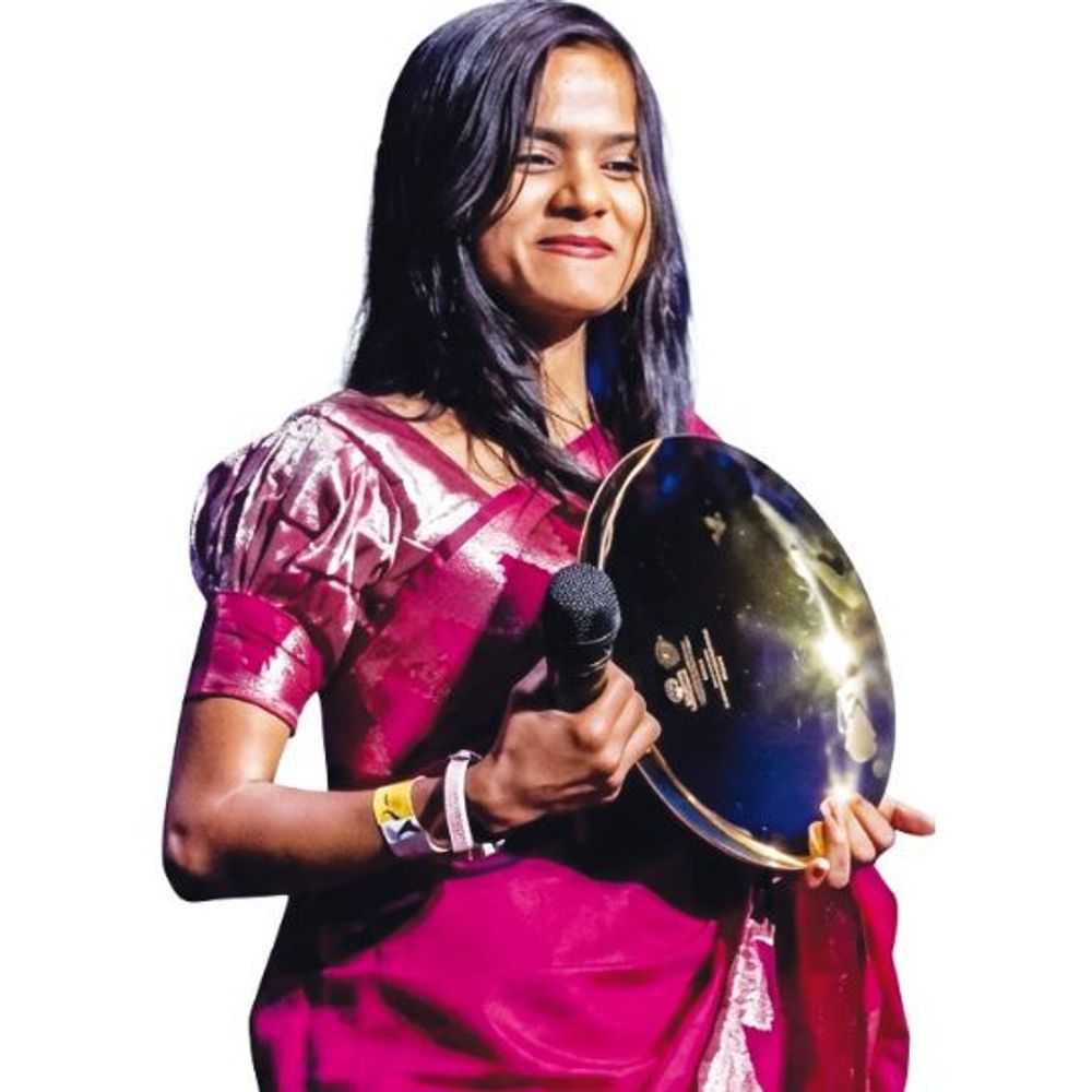 લંડનના રોયલ આલ્બર્ટ હોલ ખાતે ખેતમજૂર નૈનાનું સન્માન, મળ્યો વુમન્સ એમ્પાવરમેન્ટ એવોર્ડ