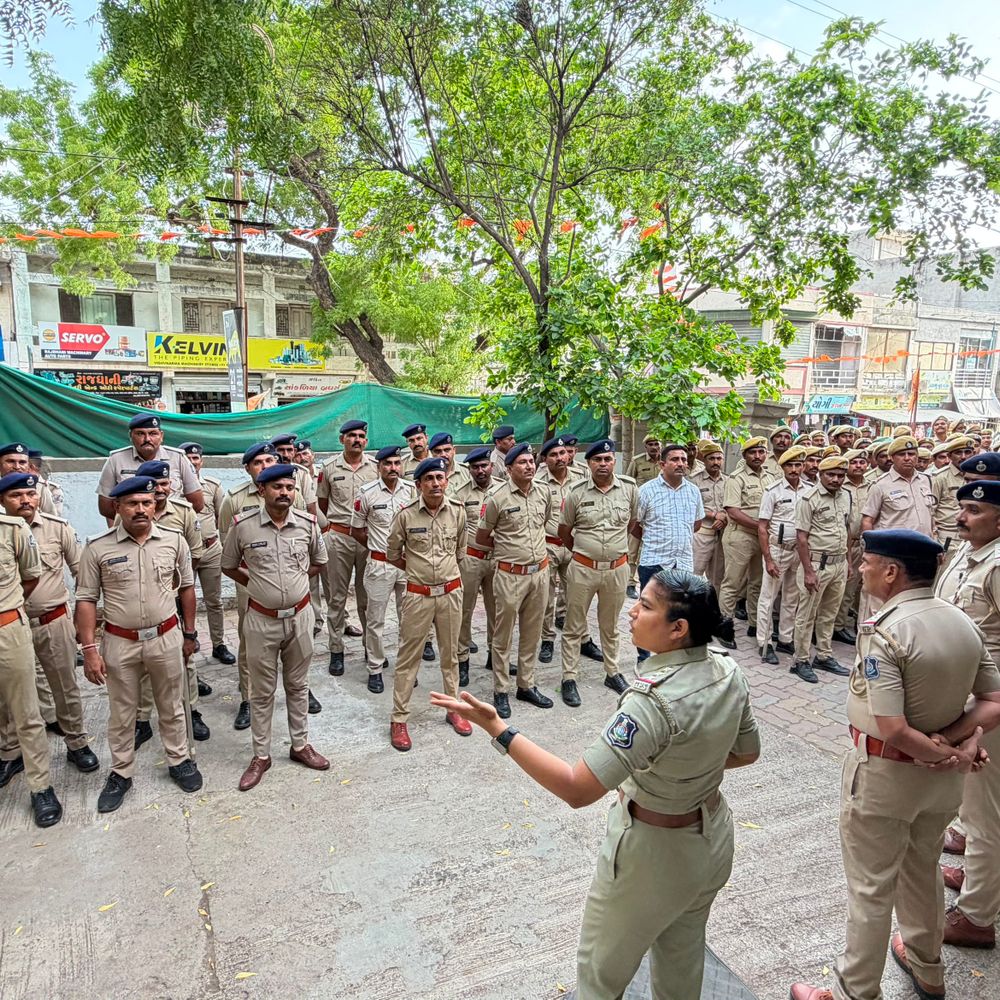 ગઢડામાં ૩૩મી રથયાત્રા માટે પોલીસ તંત્ર સજ્જ:શાંતિપૂર્ણ આયોજન માટે ફ્લેગ માર્ચ અને રિહર્સલ યોજાયું