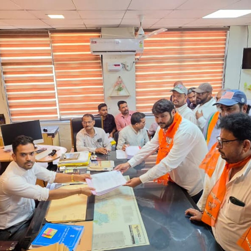 જૂનાગઢ વોર્ડ નં. 3 માં 12 વર્ષ બાદ મતદાન: કુરેશી પરિવારના સભ્યો વચ્ચે ત્રિકોણીય જંગ