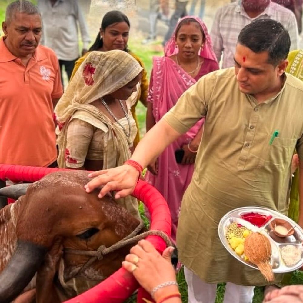 છારીયા ગામે પશુ આરોગ્ય મેળો યોજાયો:ભારત વિકાસ પરિષદ ગોધરા દ્વારા આયોજન, જિલ્લા પંચાયત પ્રમુખ નીરજ પટેલ ઉપસ્થિત રહ્યાં
