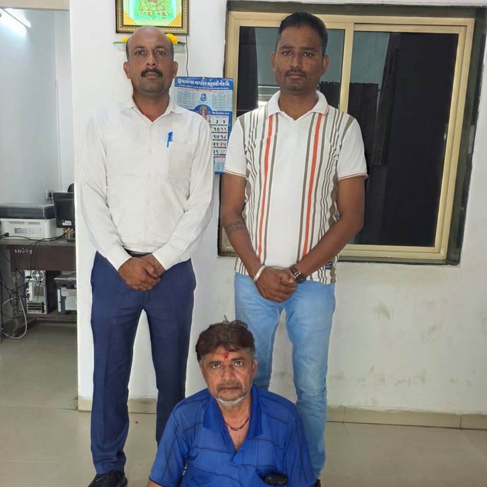 સાબરકાંઠા LCBએ રાજસ્થાનથી 2 નાસતા ફરતા આરોપી ઝડપ્યા:પ્રોહિબિશનના ગુનામાં 5 અને 8 વર્ષથી ફરાર હતા