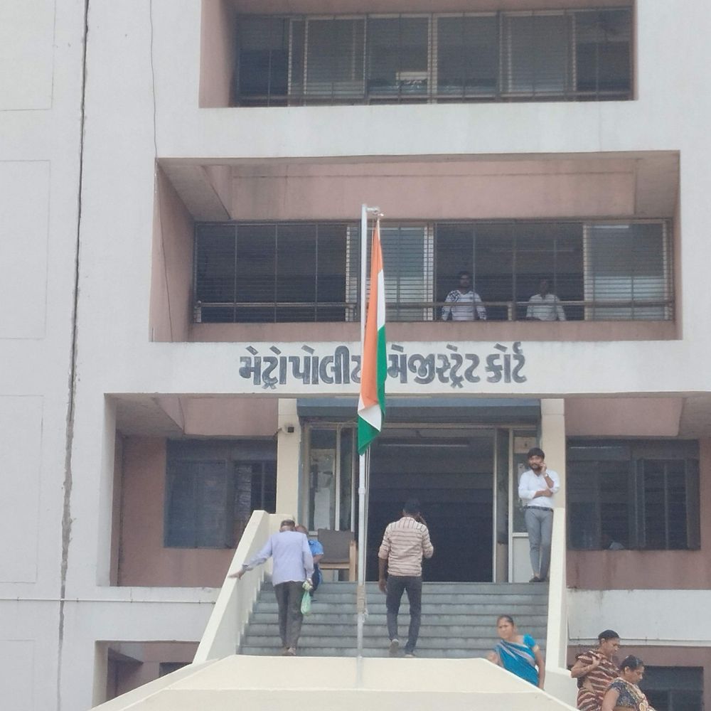 ચેક બાઉન્સના ખાનગી કેસો હવે રેગ્યુલર કોર્ટમાં ચાલશે:ચેક બાઉન્સની સ્પેશિયલ કોર્ટોમાં કેસોના અસાધારણ ભરાવા અને લાંબી પેન્ડન્સીનો ઉકેલ લાવવા નિર્ણય