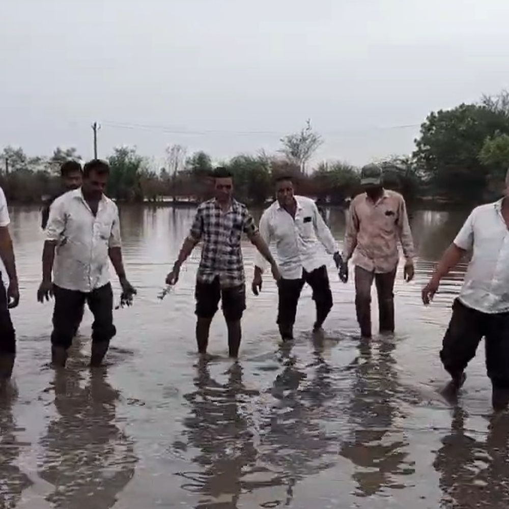 ઘેડ પંથક માટે કરોડો નું પેકેજ કાગળ પર?:દર વર્ષે ડૂબમાં જતા ઘેડ પંથકમાં કરોડોના સરકારી પેકેજ છતાં સ્થિતિ દયનીય: જનતાના ઉગ્ર આક્ષેપો સામે સિંચાઈ વિભાગે આપ્યો કામગીરીનો હિસાબ