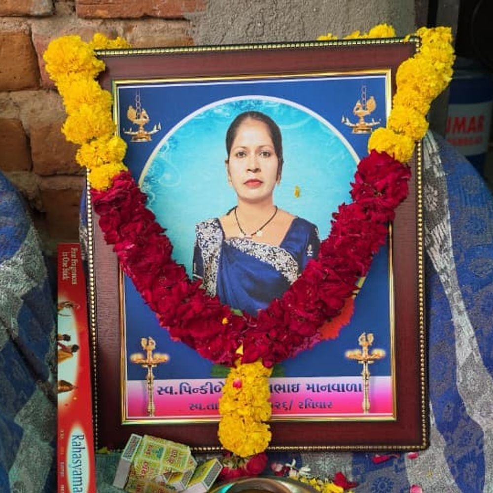 માત્ર 5 હજાર માટે વ્યાજખોરે વિધવા મહિલાને જીવતી સળગાવી:અમદાવાદમાં સારવાર દરમિયાન કરુણ મોત; પીડિતાની મોટી બહેને કહ્યું- અમને સોંપો, અમે ઊભા બજારે સળગાવીશું