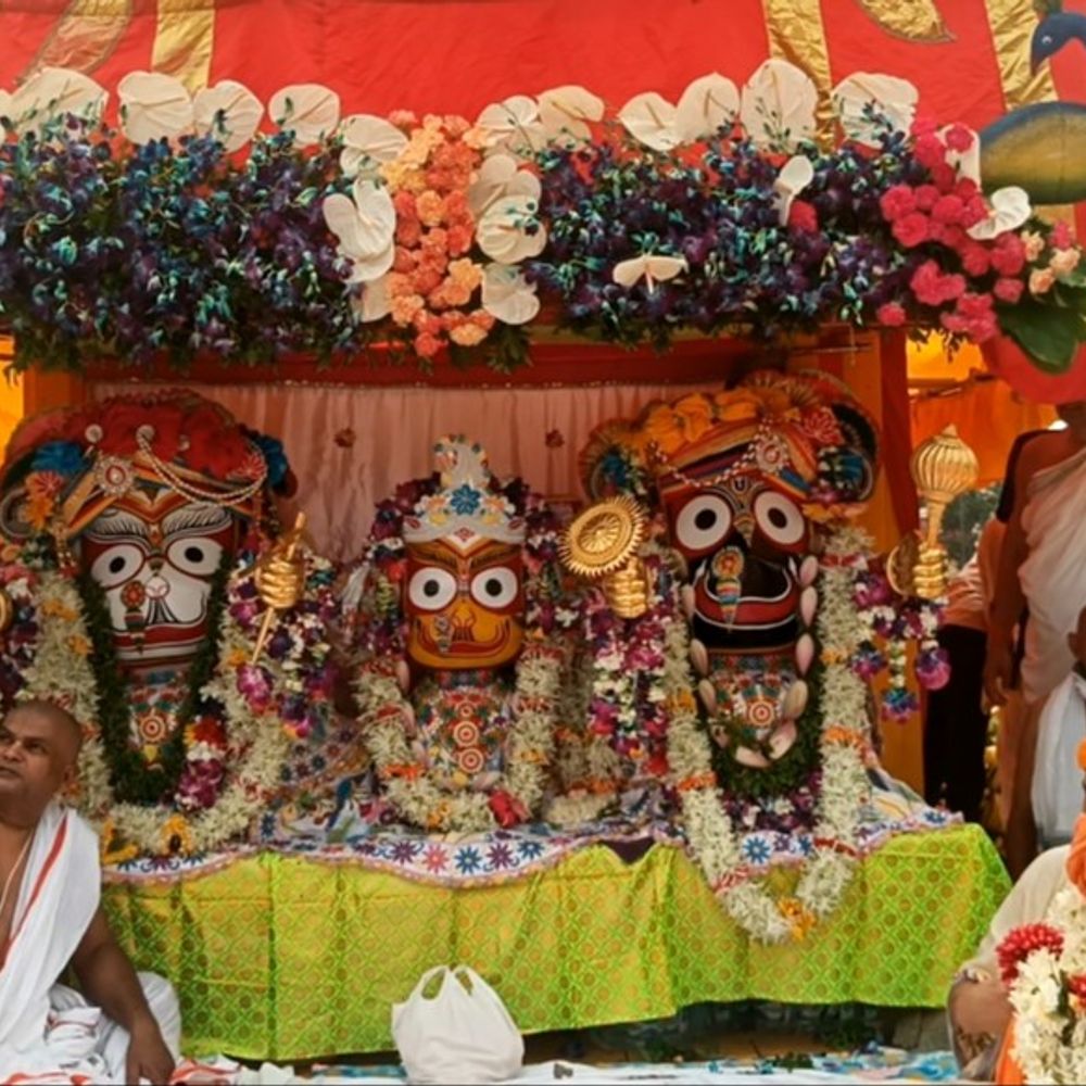 ભક્તિ અને આસ્થાનું અનેરું સંગમ:વડોદરામાં ભગવાન જગન્નાથજીની 45મી રથયાત્રા નીકળી, પહિંદ વિધિ બાદ રથનું પ્રસ્થાન, ભક્તિ અને સેવાનો સમન્વય જોવા મળ્યો