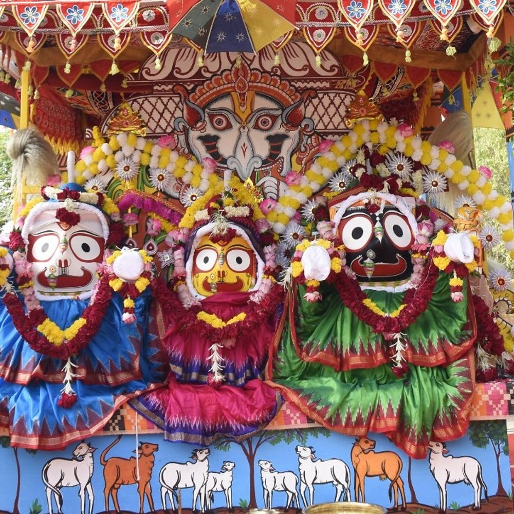 અડાલજમાં ભગવાનની ભવ્ય રથયાત્રા નીકળી:મુખ્યમંત્રી ભૂપેન્દ્ર પટેલે પહિંદ વિધિ કરી જગન્નાથજીની પંચમ રથયાત્રાનું પ્રસ્થાન કરાવ્યું