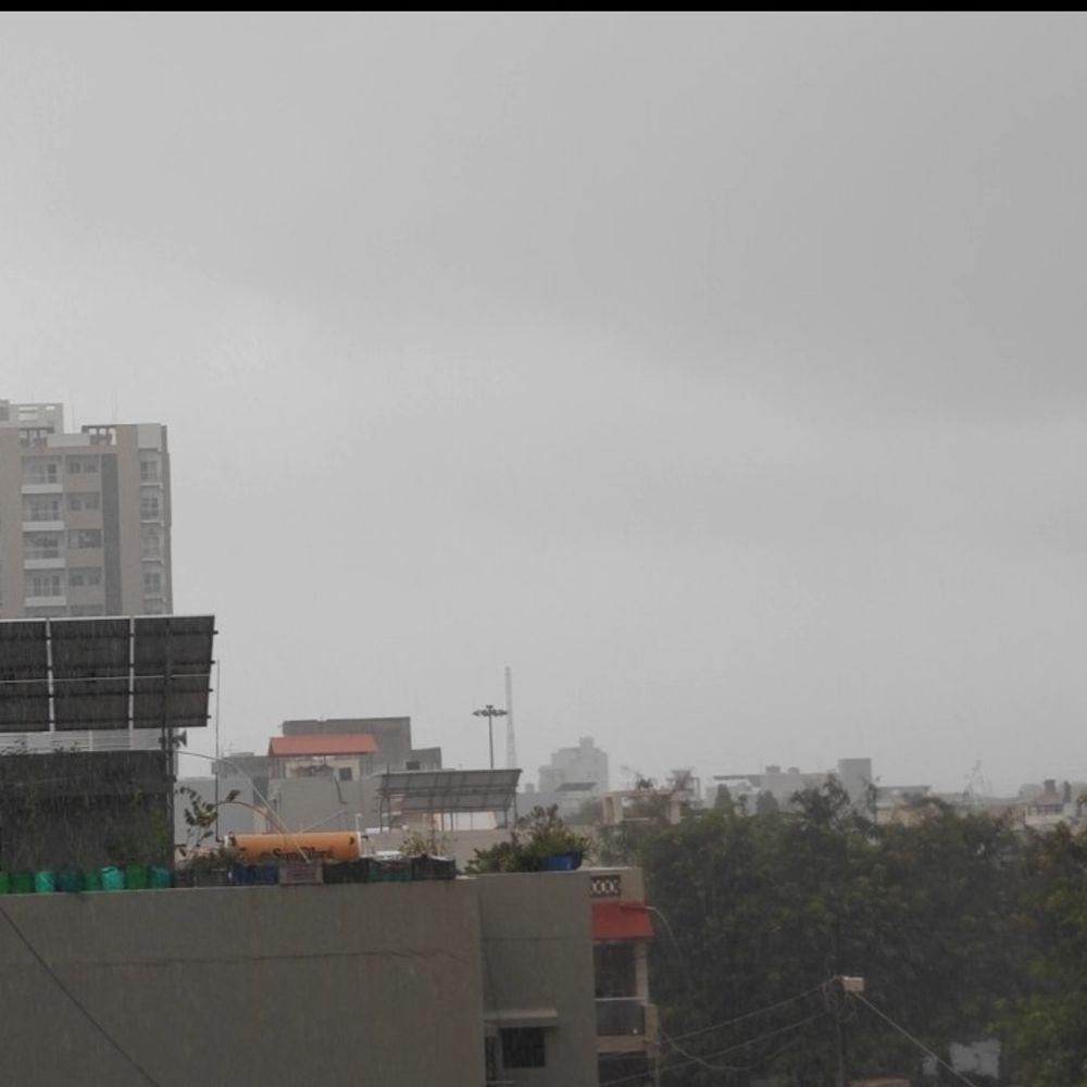 વેરાવળ-સોમનાથમાં લાંબા વિરામ બાદ મેઘમહેર:વહેલી સવારથી વરસાદ, ખેડૂતોને રાહત, વાતાવરણમાં ઠંડક પ્રસરી
