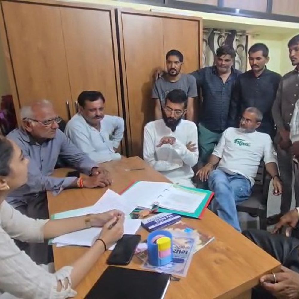 સરકારી પરિપત્ર સામે જેતપરના ખેડૂતો અડગ:MRC કમિટીમાં જોડાવાનો સ્પષ્ટ ઇનકાર, ખેડૂતોએ કહ્યું - માંગણી મુજબ વળતર બાદ જ ખેતરમાં વીજપોલ નાખવા દઈશું