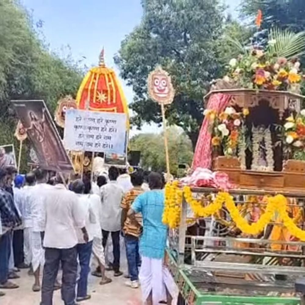 તાપી જિલ્લામાં અષાઢી બીજે પાંચ અલગ-અલગ સ્થળોએ નીકળી ભવ્ય રથયાત્રા:વ્યારા શહેરમાં છેલ્લા 10 વર્ષની પરંપરા સાથે 11મી ભવ્ય રથયાત્રા યોજાઈ