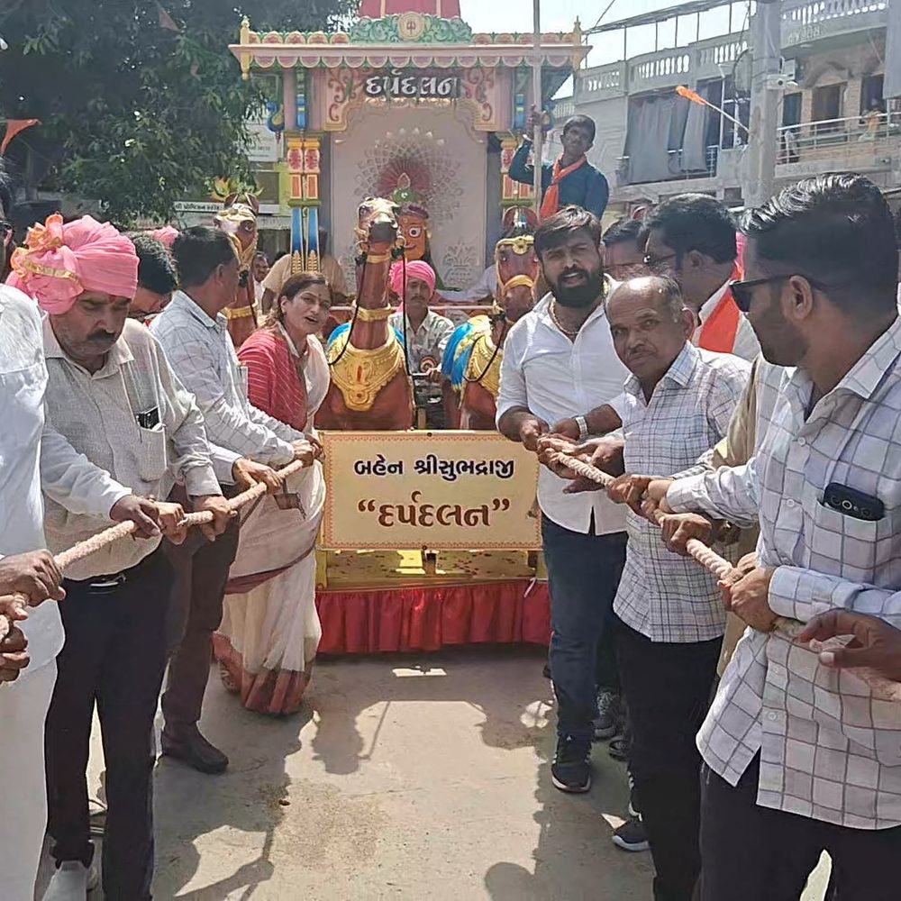 ગઢડામાં ભગવાન જગન્નાથજીની 33મી રથયાત્રા નીકળી:'હાથી-ઘોડા-પાલખી, જય કનૈયાલાલ કી'નો નાદ ગુજ્યો, શહેરમાં ઉત્સવનો માહોલ, હજારો ભક્તો ઉમટ્યાં