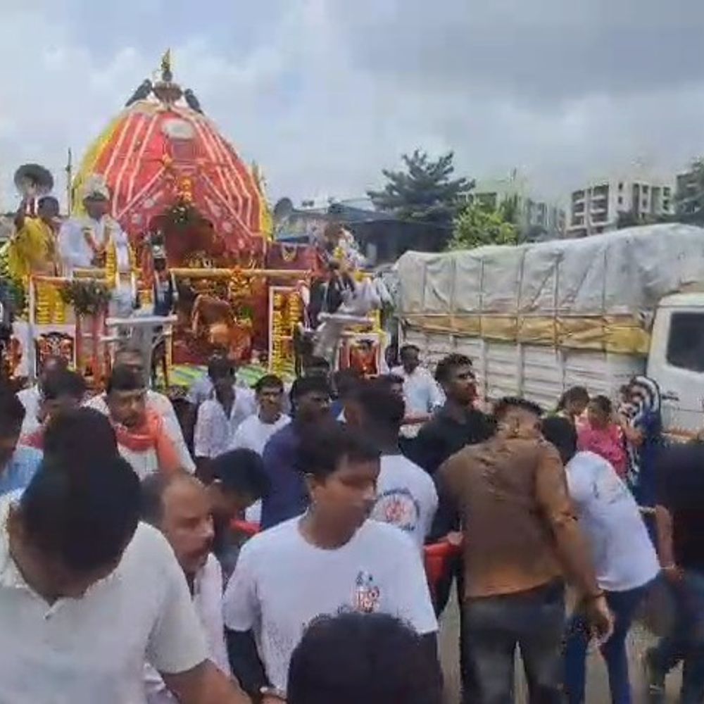 સેલવાસમાં બે સ્થળેથી જગન્નાથની રથયાત્રા નીકળી:હજારો ભાવિકો જોડાયા, પોલીસનો ચુસ્ત બંદોબસ્ત ગોઠવાયો