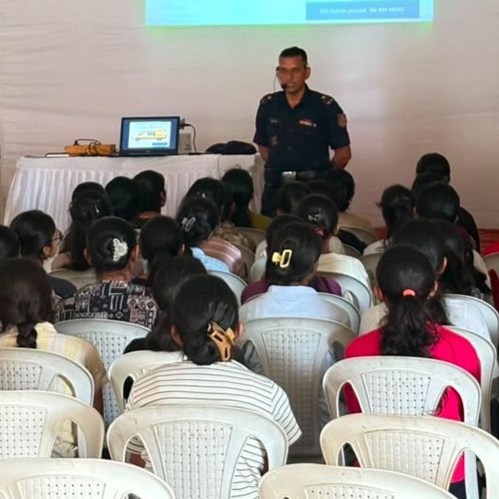 માધાપરમાં 102 યુવાનોને ડિઝાસ્ટર મેનેજમેન્ટ તાલીમ:યુવા આપદામિત્ર સ્કીમ હેઠળ બનશે 'ફર્સ્ટ રિસ્પોન્ડર'