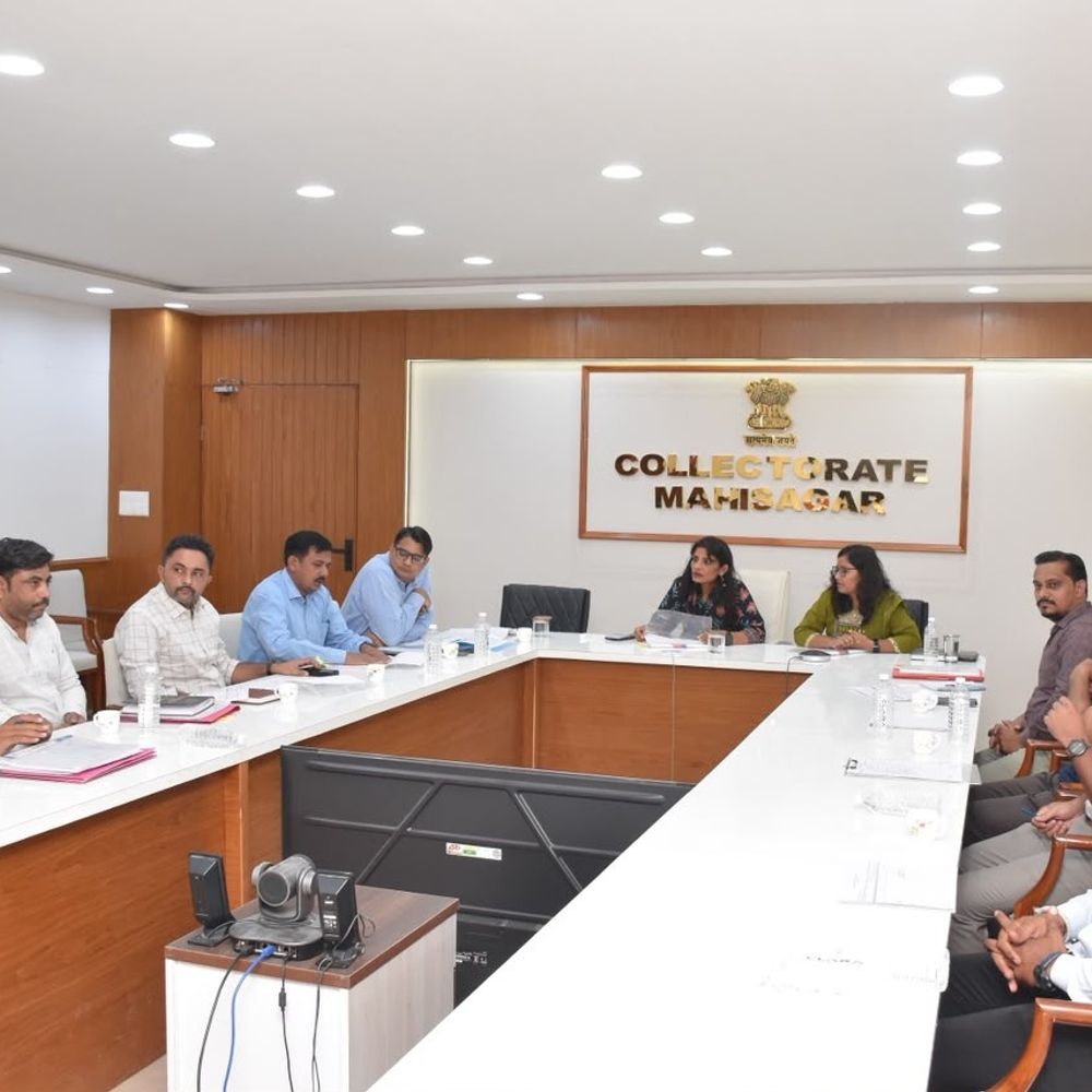 મહીસાગરમાં મતદારયાદી સુધારણા અંતર્ગત મતદાન મથકોના પુનર્ગઠન પર બેઠક:જિલ્લા કલેક્ટરની અધ્યક્ષતામાં રાજકીય પક્ષો સાથે ચર્ચા થઈ