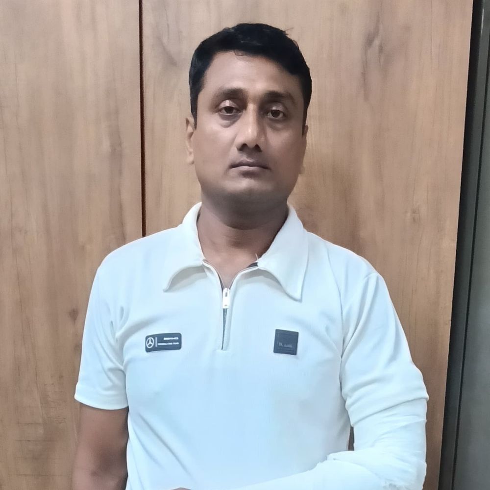 સુરત મનપા લાંચ કેસનો ફરાર પત્રકાર રિસોર્ટના સ્વિમિંગ પૂલમાંથી ઝડપાયો:સ્વિમવેર પહેરીને વોટર પાર્કના પૂલમાં ઘૂસી ગયા જવાનો, આરોપીને પાણીની અંદર જ દબોચ્યો