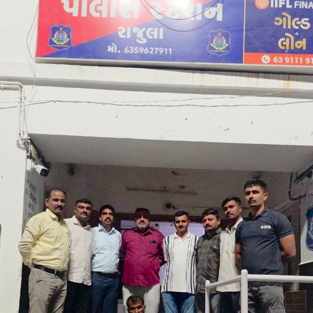 મકાન પર દરોડો પાડી રૂ.2.50 લાખનો મુદ્દામાલ જપ્ત કર્યો:રાજુલામાંથી એસઓજીએ 5 કિલો ગાંજા સાથે 1 શખ્સને ઝડપી પાડ્યો