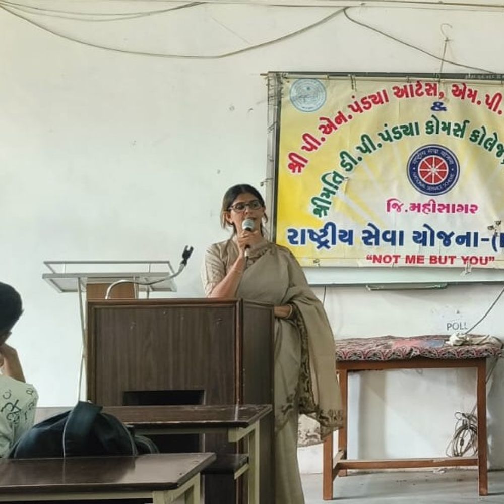 લુણાવાડા કોલેજમાં NSS ઓરિએન્ટેશન યોજાયું:સામાજિક સેવા થકી રાષ્ટ્ર નિર્માણનો સંદેશ અપાયો