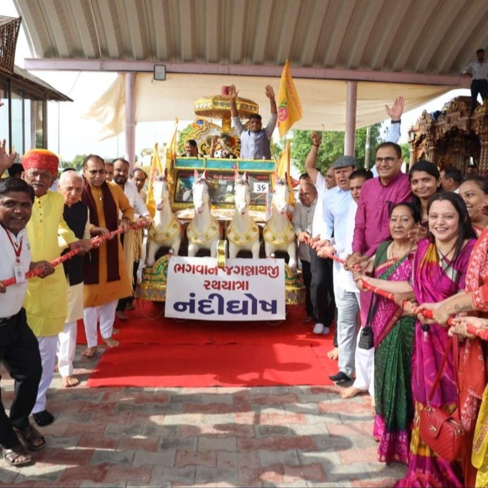 વિશ્વ ઉમિયાધામ ખાતેથી ભગવાન જગન્નાથજીની ત્રીજી રથયાત્રા પ્રસ્થાન થઈ:વૈષ્ણોદેવી વિસ્તારની 100થી વધુ સોસાયટીઓએ રથયાત્રાનું સ્વાગત કર્યું