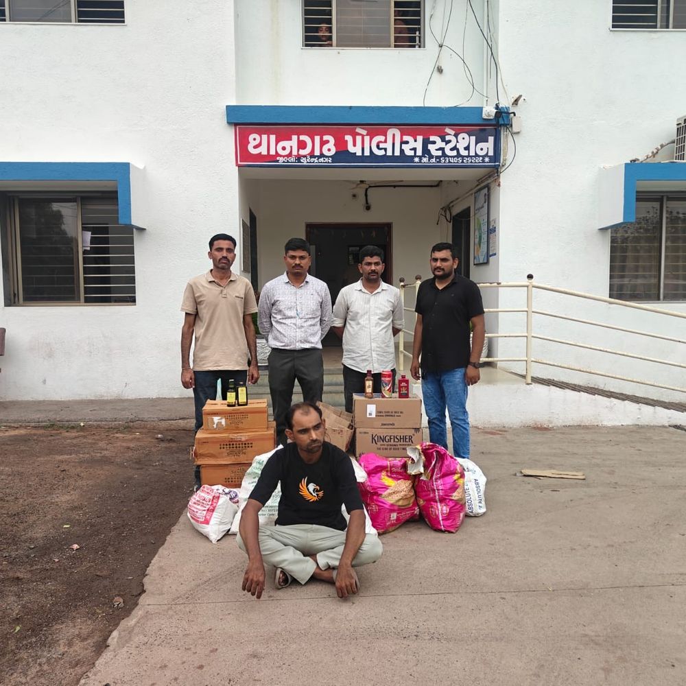 થાનગઢમાં રૂ. 84,565નો દારૂ ઝડપાયો:રહેણાંક મકાનમાંથી LCBએ દારૂ સાથે એક આરોપીને ઝડપ્યો