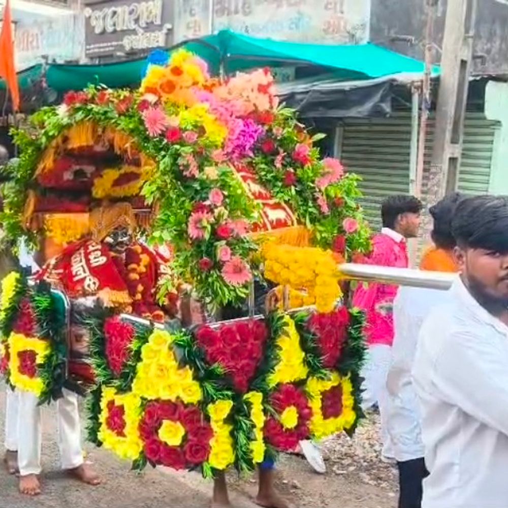 લીમખેડામાં ભગવાન જગન્નાથની 9મી રથયાત્રા યોજાઈ:ભાજપ પ્રમુખના હસ્તે પહિંદ વિધિ કરાઈ,મુખ્ય માર્ગો પર ભવ્ય સ્વાગત અને મહાપ્રસાદ