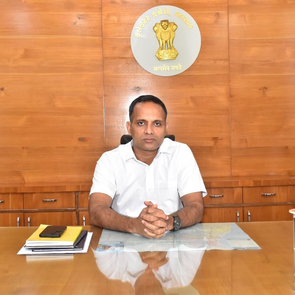 કલેક્ટર નીતિન સાંગવાનની વલસાડને સ્વચ્છ રાખવા અપીલ:કચરો કચરાપેટીમાં નાખો, સિંગલ યુઝ પ્લાસ્ટિકનો ત્યાગ કરો