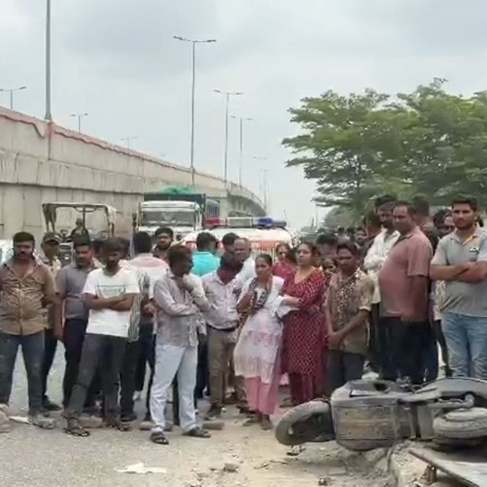 બેફામ ટ્રેલરે મોપેડ સવાર શિક્ષિકાને કચડી:મૃતક મગુના સરકારી પ્રાથમિક શાળામાં ફરજ બજાવતા હતા; પાંચોટ બાયપાસ નજીક અકસ્માત કરી ડ્રાઇવર ફરાર