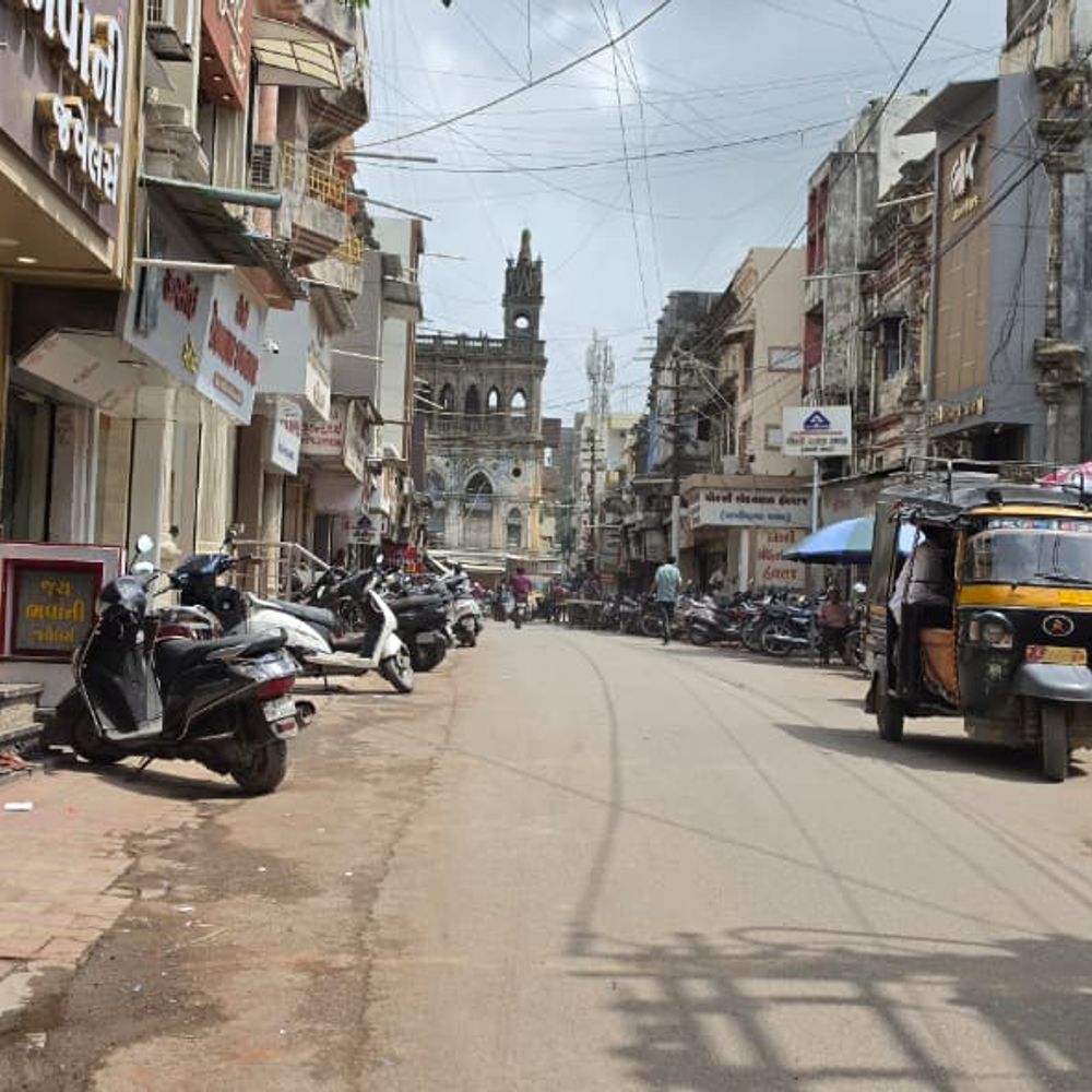 જૂનાગઢમાં અષાઢી બીજની તેજી: વાહન ખરીદીમાં CNG અને EVની માંગમાં વધારો, સોનાની બજારમાં મંદી