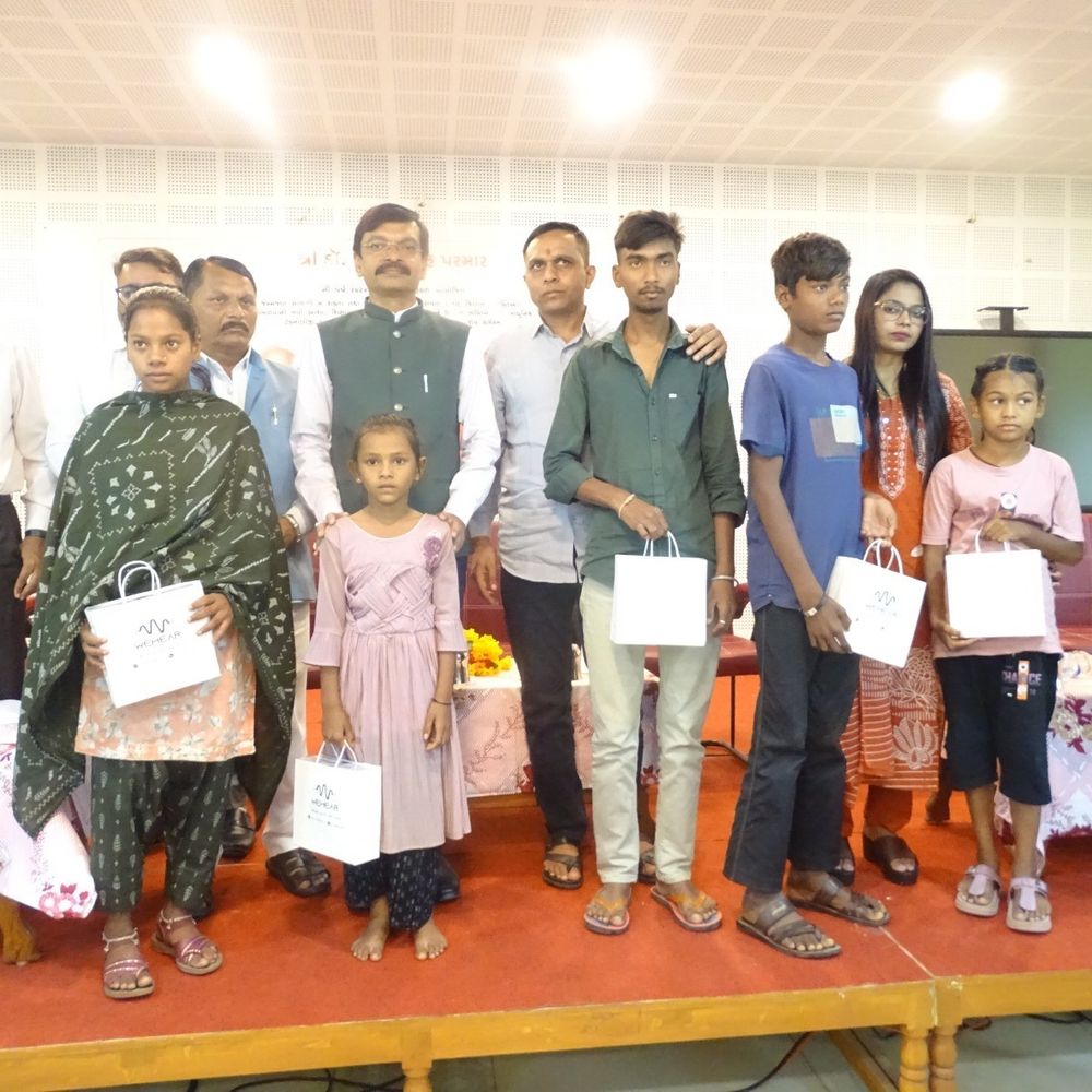 દાહોદમાં બ્લાઈન્ડ વેલફેર કાઉન્સિલ ખાતે દિવ્યાંગોને શ્રવણયંત્રોનું વિતરણ કરાયું:સાંસદ ડો. જશવંતસિંહ પરમારની ગ્રાન્ટમાંથી રૂપિયા 30 લાખના ઉપકરણો અપાયા