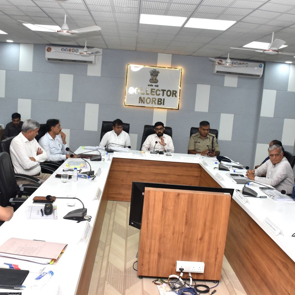 મોરબીમાં કલેક્ટર સ્વપ્નિલ ખરેના અધ્યક્ષસ્થાને સંકલન સમિતિની બેઠક યોજાઈ:મોરબી-હળવદ અને રવાપર રોડના તાકીદે સમારકામ માટે કલેક્ટરની સૂચના
