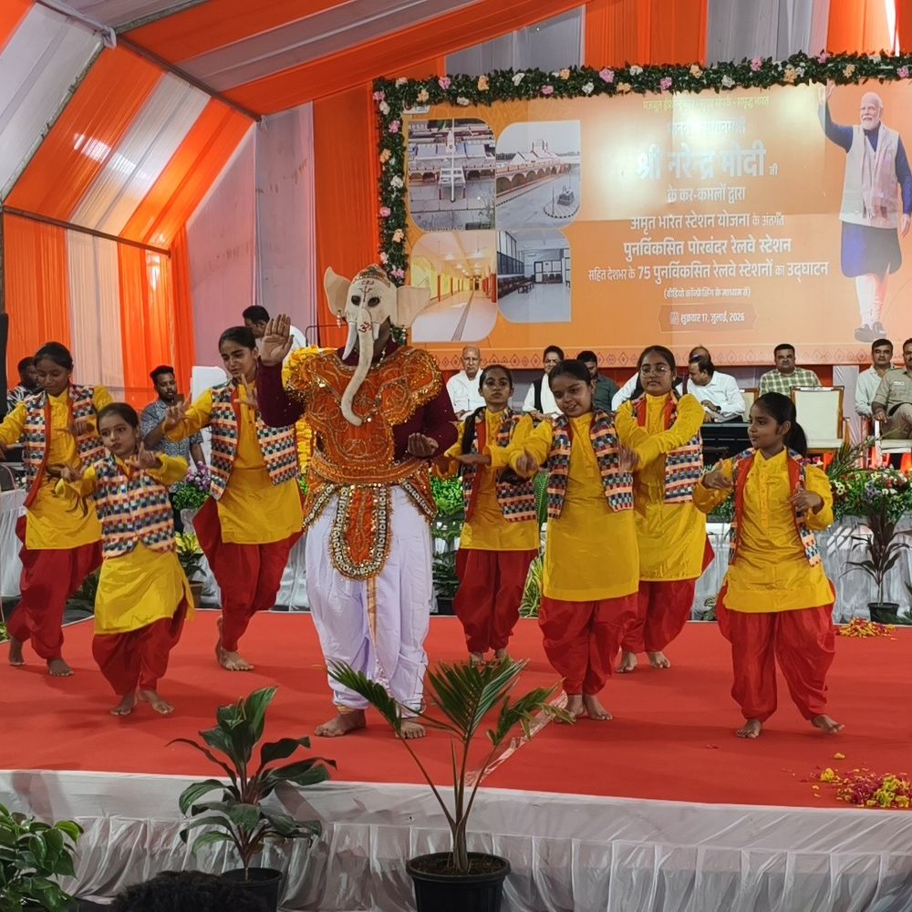 વડાપ્રધાન મોદીએ પોરબંદર રેલવે સ્ટેશનનું ઇ-લોકાર્પણ કર્યું:અમૃત ભારત યોજના હેઠળ આધુનિક સુવિધાઓથી સજ્જ બન્યું, રાણાવાવ ખાતે નવા કોચ મેન્ટેનન્સ યાર્ડના નિર્માણ થશે