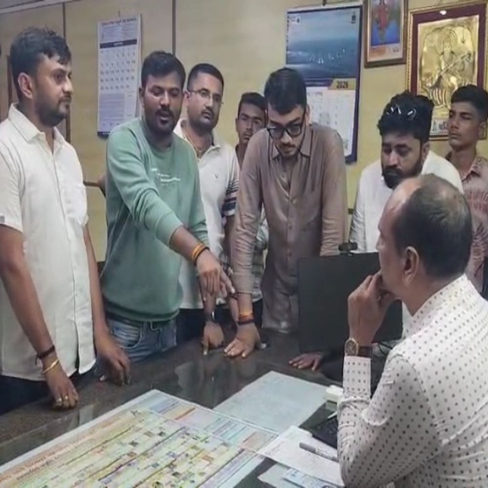'ડમી સ્કૂલ' મામલે NSUI અને યુવક કોંગ્રેસની રજૂઆત:જો કોઈ શાળા દ્વારા નિર્ધારિત ફી કરતા વધુ ફી લેતી હોય, તો ફરિયાદ કરનાર વાલી અને વિદ્યાર્થીની ઓળખ સંપૂર્ણપણે ખાનગી રાખવામાં આવશે - શિક્ષણાધિકારી