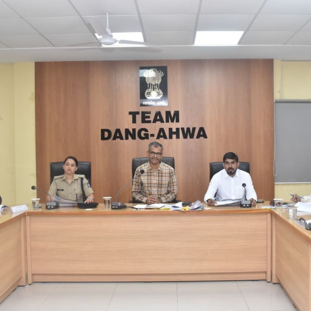 કલેક્ટરની અધ્યક્ષતામાં ડાંગમાં મહત્વપૂર્ણ બેઠકો યોજાઈ:સસ્તા અનાજની દુકાનની સમીક્ષા કરાઈ; વિકાસ, જનસુવિધા અને અન્ન સુરક્ષા મુદ્દે નિર્ણયો લેવાયા