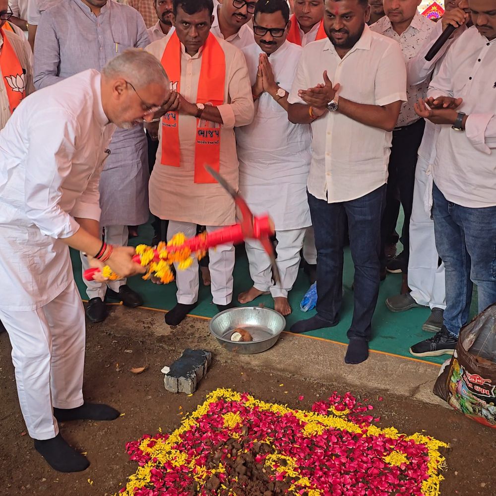 વ્યારામાં ભાજપા પ્રદેશ પ્રમુખના હસ્તે વિશ્વકર્મા મંદિરનું ભૂમિપૂજન:ખાતમુહૂર્ત કાર્યક્રમમાં હાજરી આપી વિધિવત પૂજા-અર્ચના કરી, કાર્યકરો અને હોદ્દેદારો સાથે સીધો સંવાદ