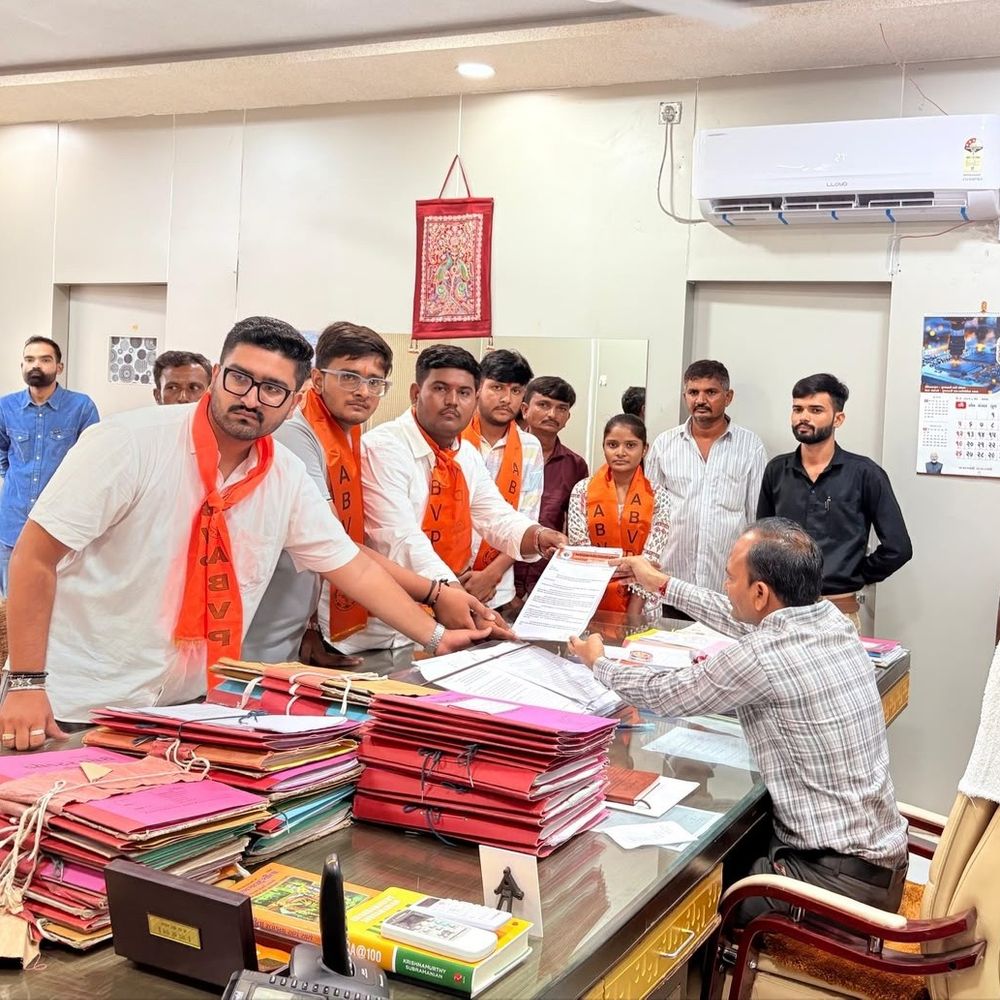KGBV હોસ્ટેલમાં ફૂડ પોઈઝનિંગમાં ABVPની કલેક્ટરને રજૂઆત:આવેદનપત્ર પાઠવી જવાબદારો સામે કડક કાર્યવાહીની માંગ
