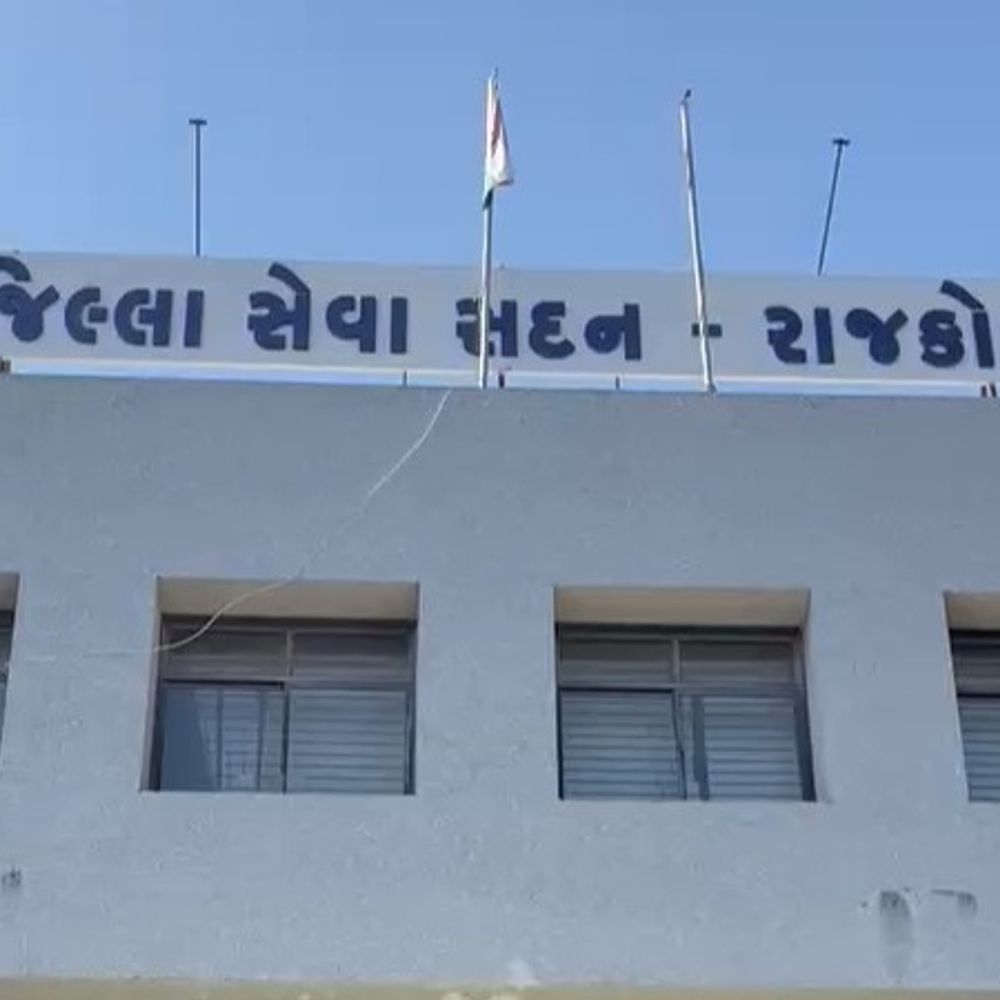 રાજકોટમાં નોનવેજના 6 ધંધાર્થીઓને રૂ.60 હજારનો દંડ:જન આરોગ્ય સાથે ચેડા કરતા પરાબજારની મટન માર્કેટના વેપારીઓ સામે કડક કાર્યવાહી