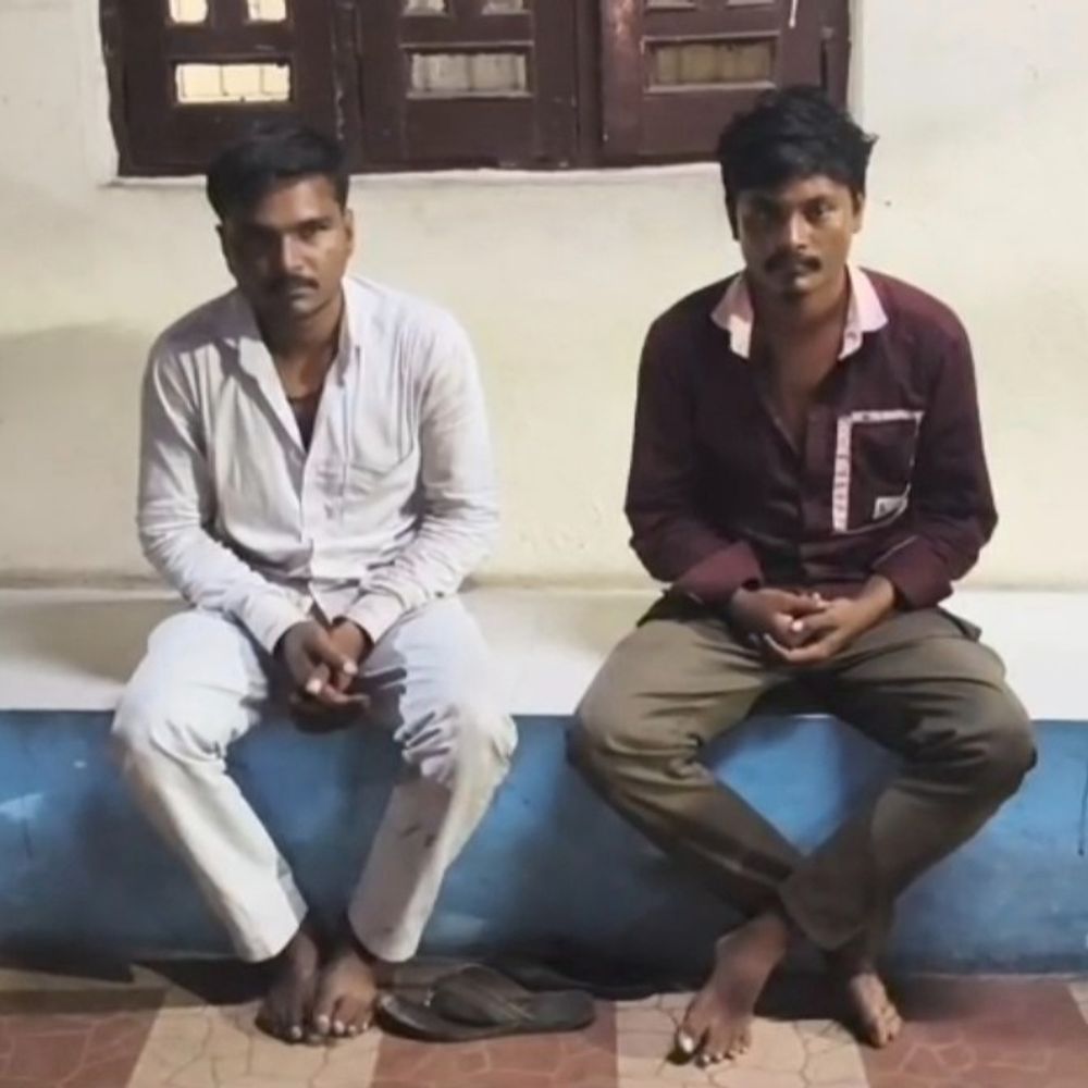 મોતીતળાવ વિસ્તારમાંથી પાયલોટિંગ કરતી સ્વિફ્ટ કાર સાથે દારૂ ભરેલો ટ્રકઝડપાયો:ક્રાઇમ બ્રાન્ચે દારૂ, ટ્રક-કાર સહિત રૂ.13.06 લાખનો મુદ્દામાલ જપ્ત કર્યો, સિહોર અને ટાણા ગામના શખ્સની ધરપકડ